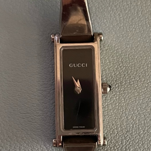 GUCCI 1500 Series Quartz Black Dial Stainless Steel Ladies Watch - Picture 1 of 6